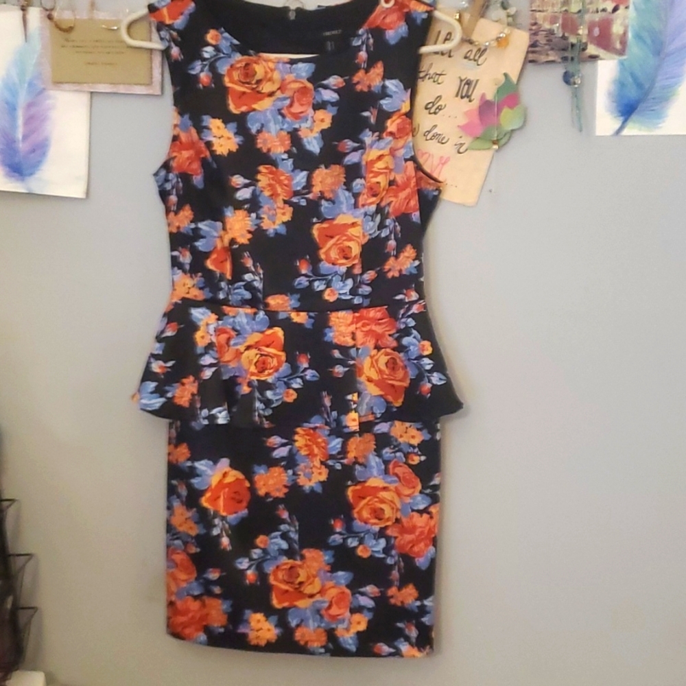 Forever 21 Dress,  Sleeveless floral size small Perfect for wedding